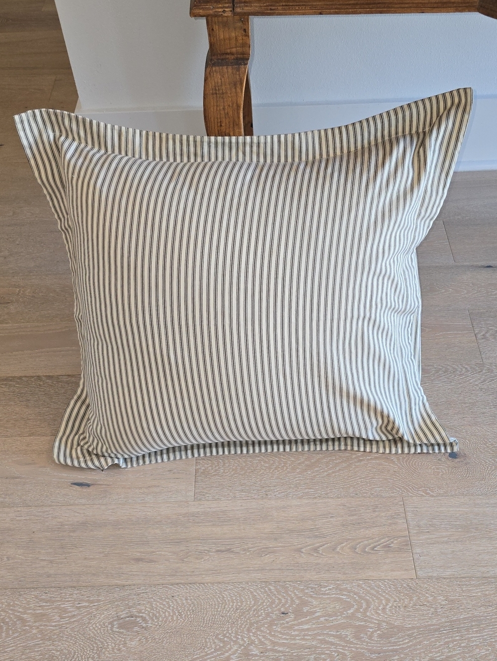 2 Pottery Barn Euro Cotton Shams Cream And Taupe